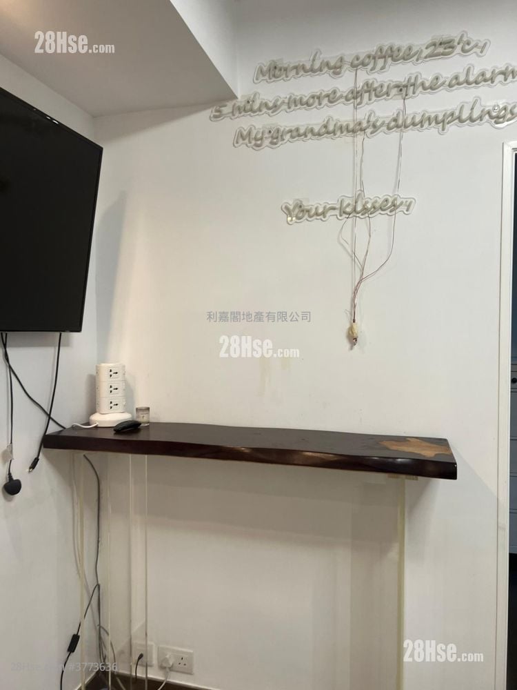 Woodland Court Sell 1 Bedroom , 1 Bathroom 364 ft²