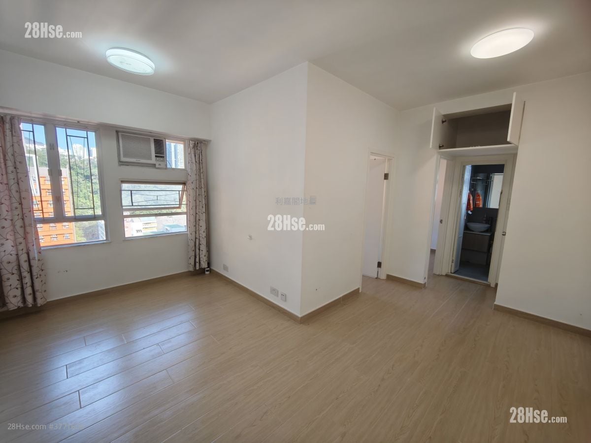 Lok Nga Court Sell 2 Bedrooms 467 ft²