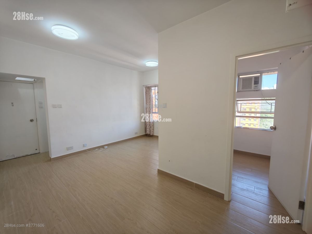 Lok Nga Court Sell 2 Bedrooms 467 ft²