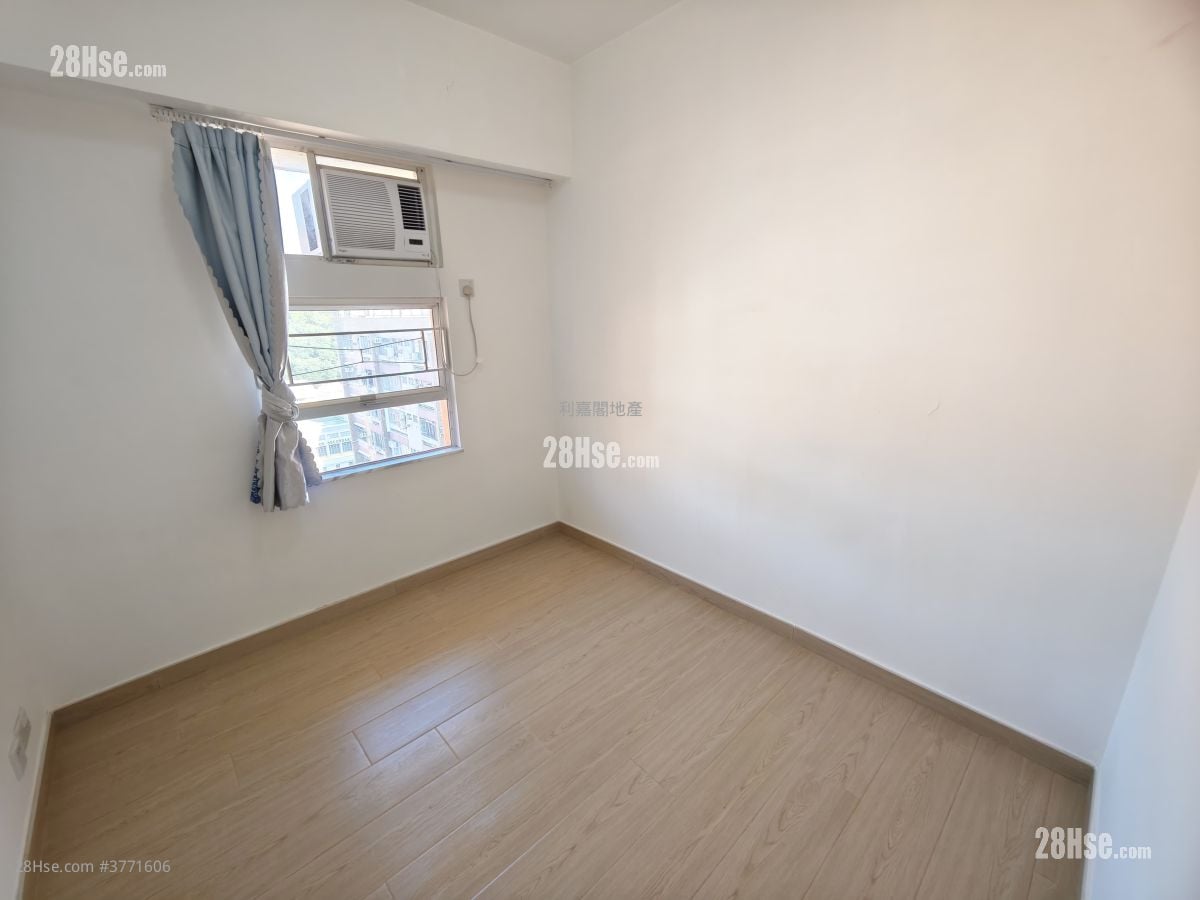 Lok Nga Court Sell 2 Bedrooms 467 ft²