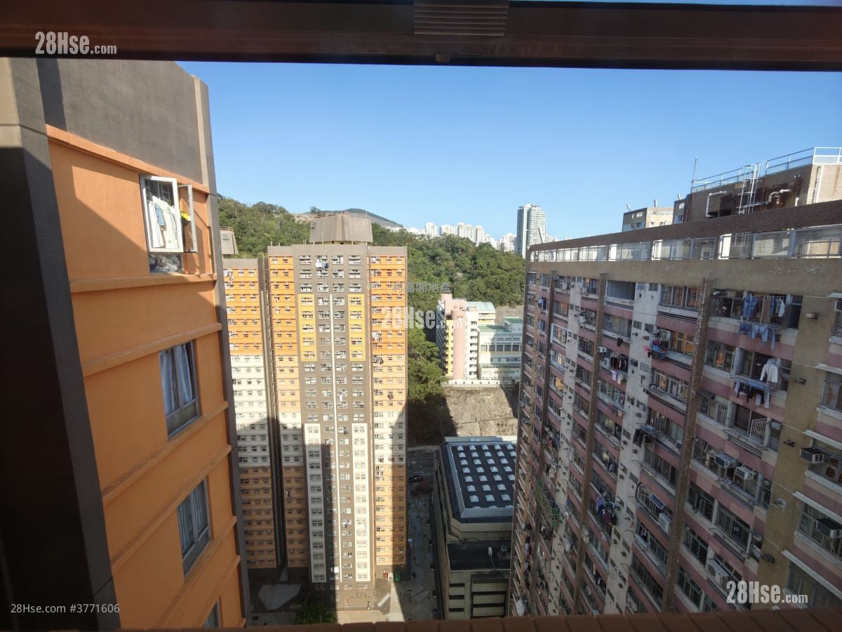 Lok Nga Court Sell 2 Bedrooms 467 ft²