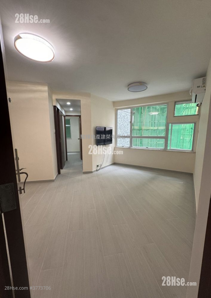 Luna Court Sell 2 Bedrooms , 1 Bathroom