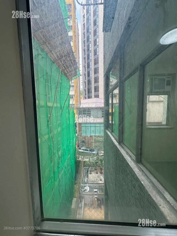 Luna Court Sell 2 Bedrooms , 1 Bathroom