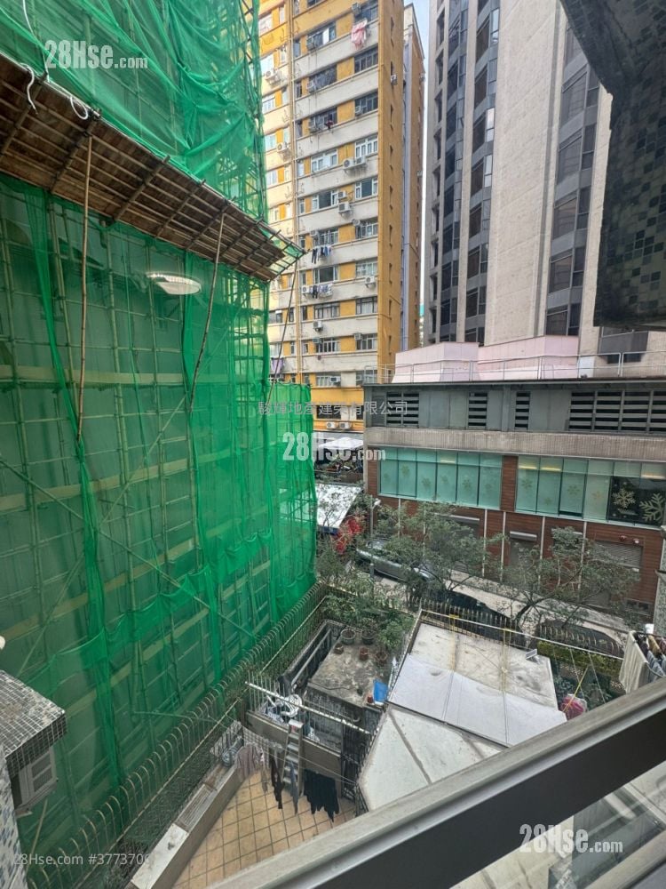 Luna Court Sell 2 Bedrooms , 1 Bathroom