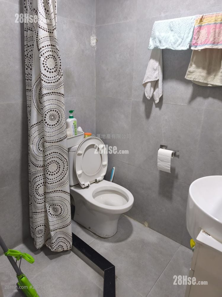 Fung Chuen Court Sell 2 Bedrooms , 1 Bathroom 385 ft²