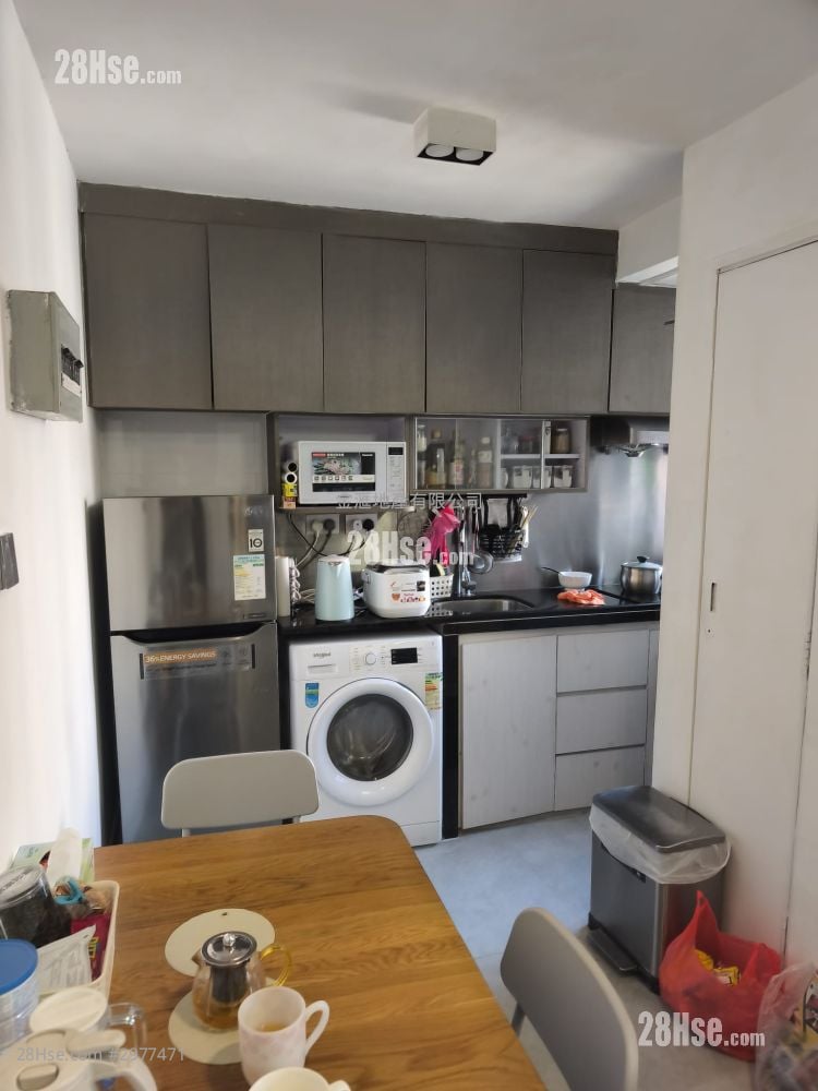 Fung Chuen Court Sell 2 Bedrooms , 1 Bathroom 385 ft²