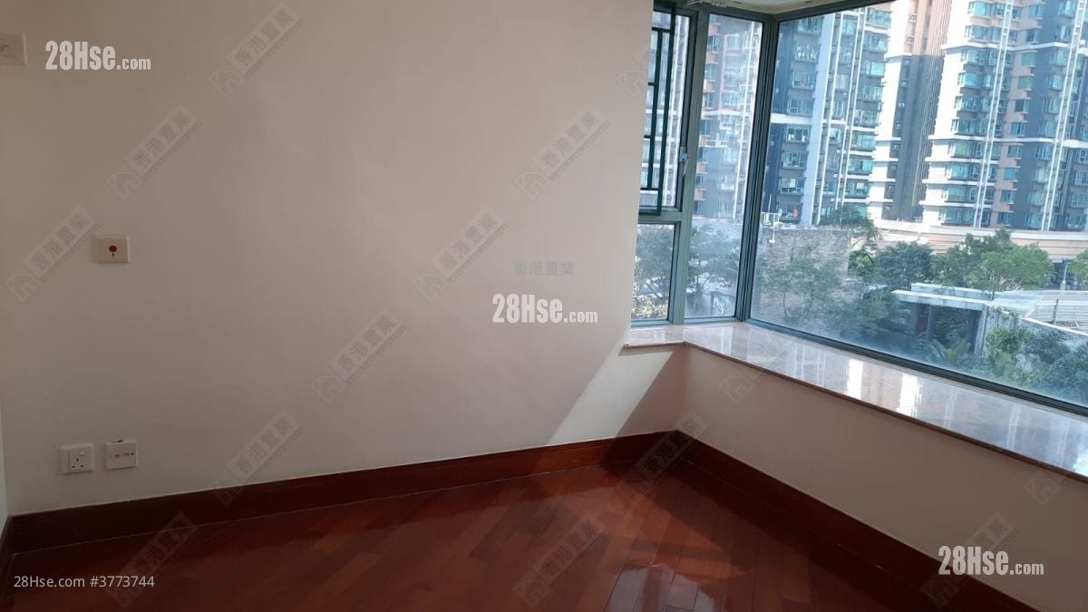 Aquamarine Sell 2 Bedrooms , 1 Bathroom 502 ft²