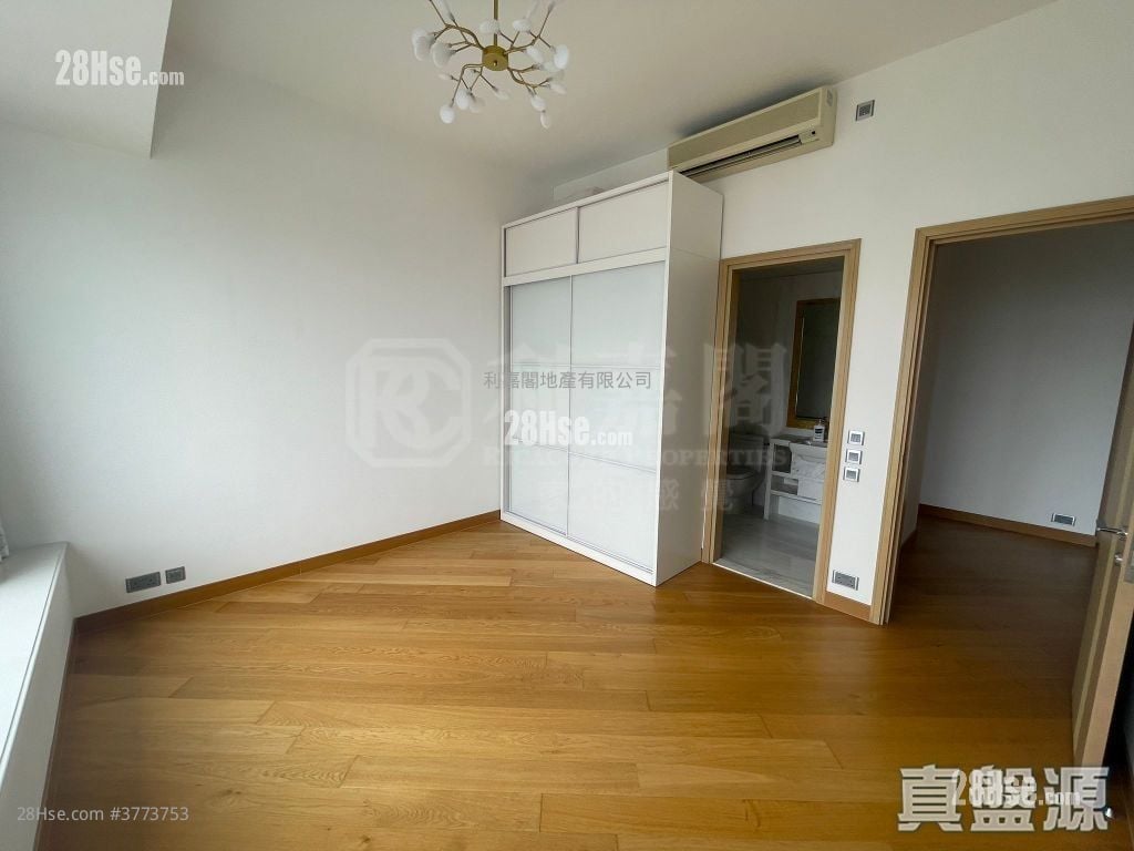 The Masterpiece Sell 3 Bedrooms , 4 Bathrooms 2,310 ft²