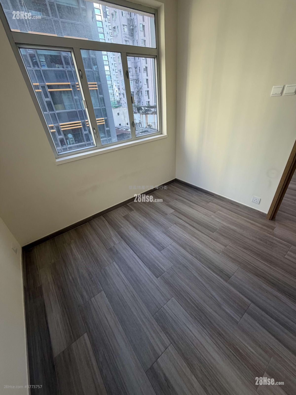 Viking Garden Sell 2 Bedrooms , 1 Bathroom 457 ft²