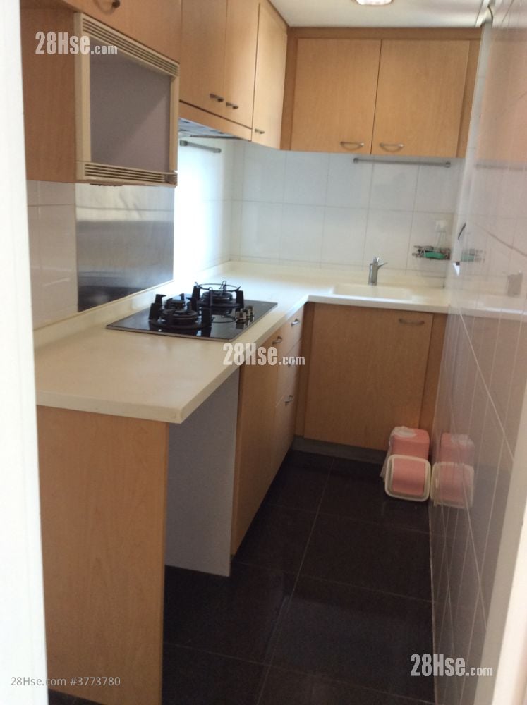 厨房: 爱琴湾 租盘 2 房 , 1 浴室 481 平方尺