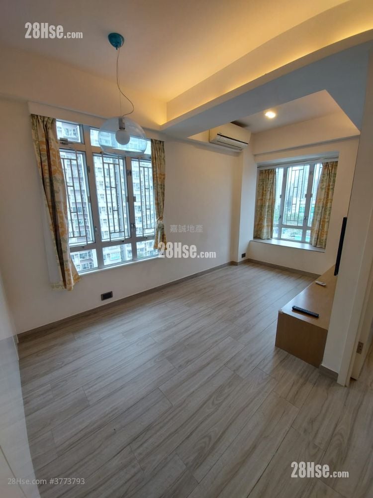 Tai Wo Centre Sell 294 ft²