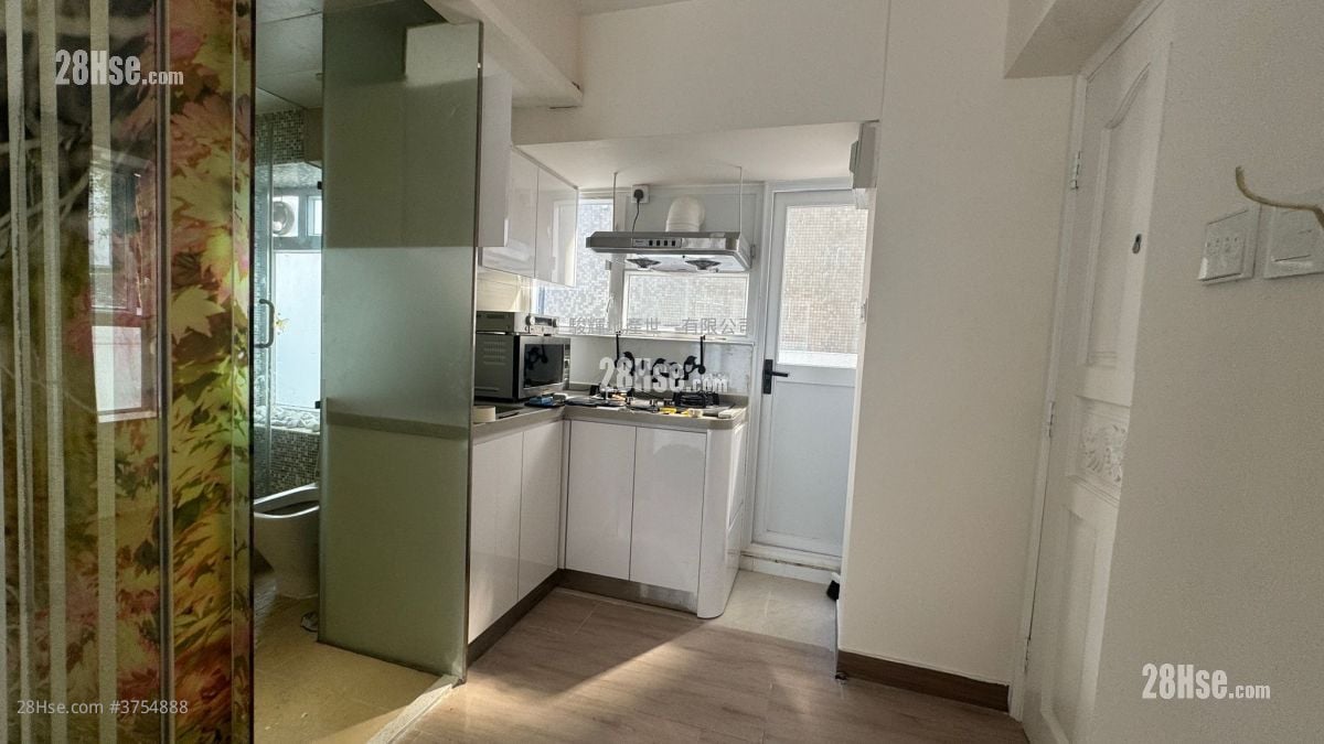 Green View Court Rental Studio , 1 Bathroom 326 ft²