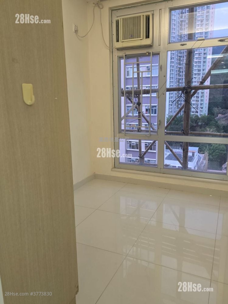 Lai Wan Building Rental 2 Bedrooms , 1 Bathroom 420 ft²
