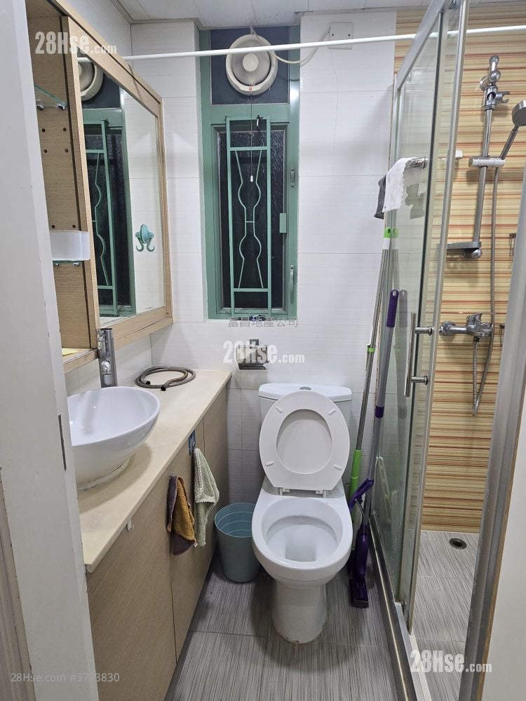 Lai Wan Building Rental 2 Bedrooms , 1 Bathroom 420 ft²