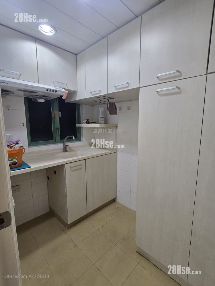 Lai Wan Building Rental 2 Bedrooms , 1 Bathroom 420 ft²