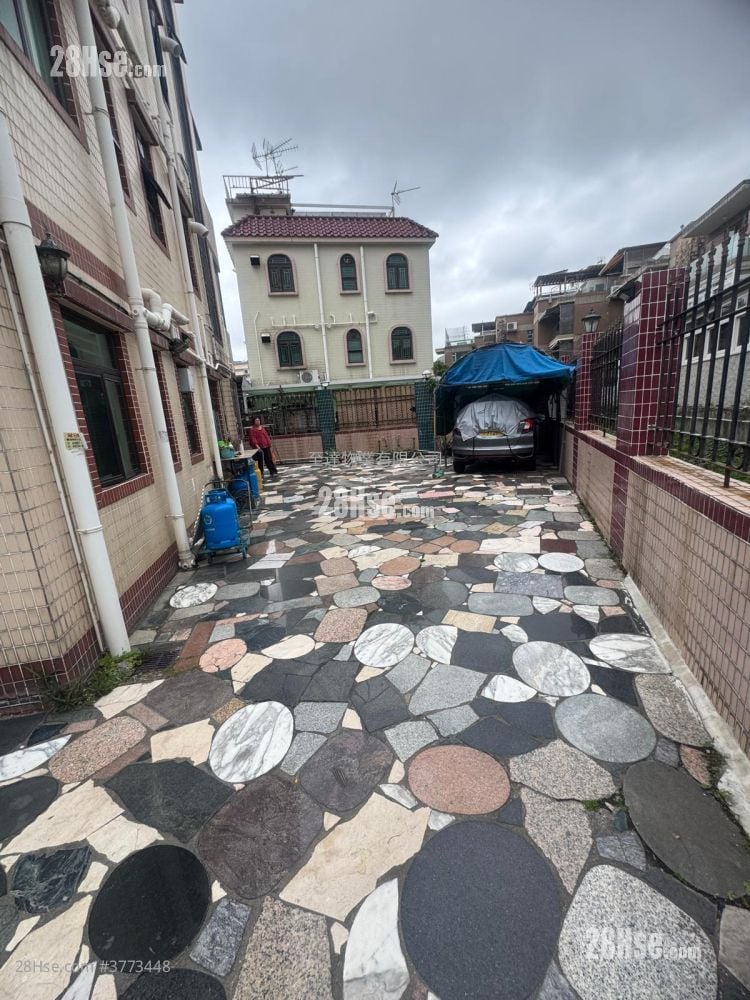 村屋 售盘 3 房 , 1 浴室 700 平方尺