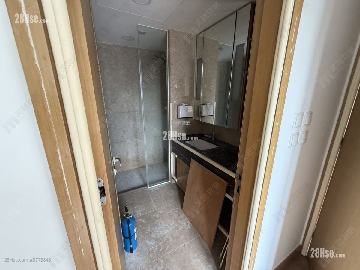 Sky One Sell 1 Bedroom , 1 Bathroom 415 ft²