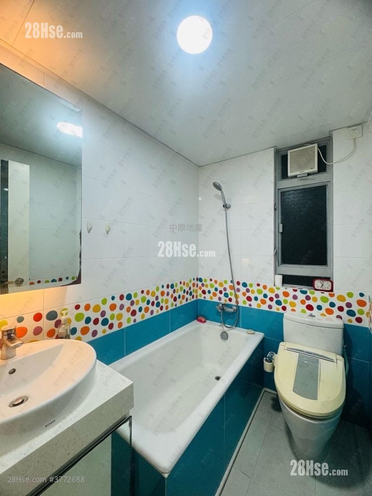 Yee On Court Sell 3 Bedrooms 976 ft²