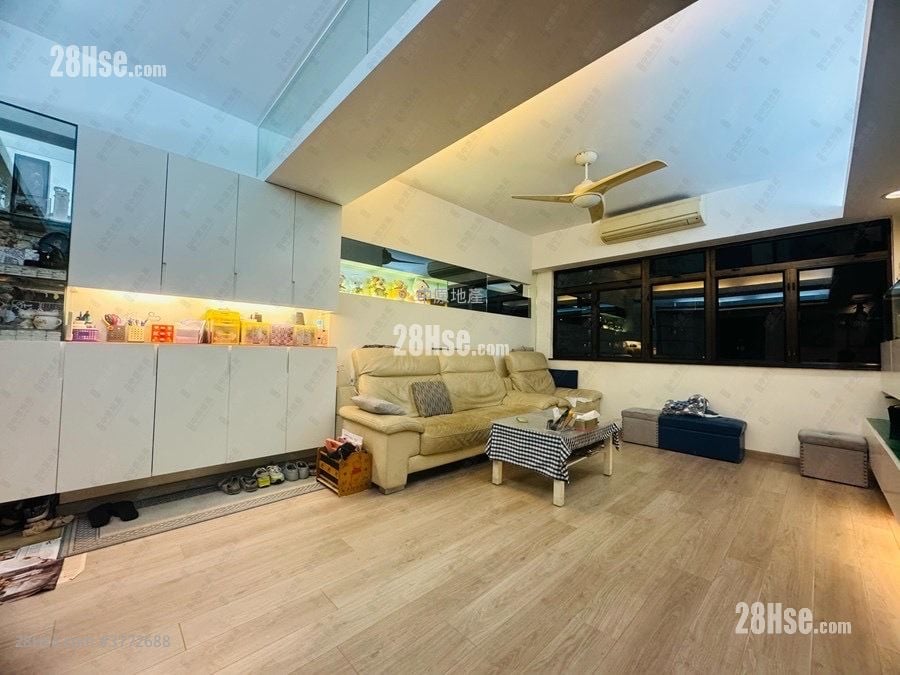 Yee On Court Sell 3 Bedrooms 976 ft²