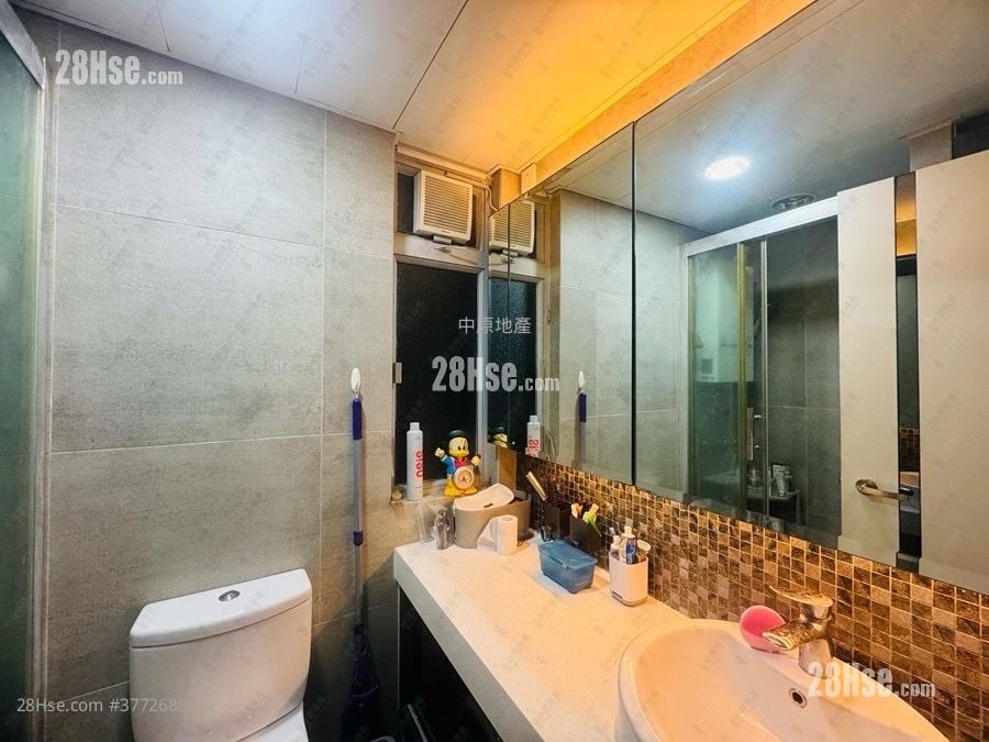 Yee On Court Sell 3 Bedrooms 976 ft²