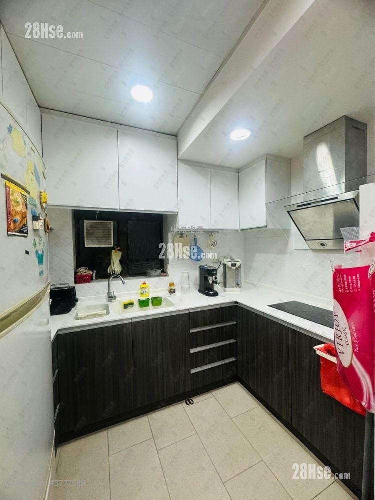 Yee On Court Sell 3 Bedrooms 976 ft²