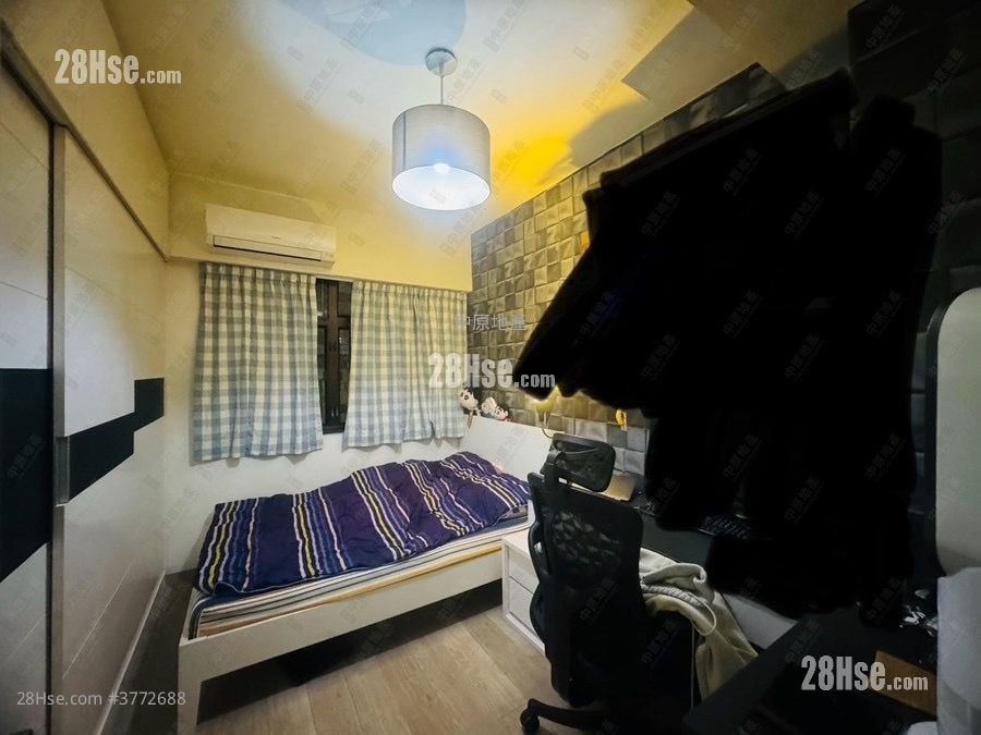 Yee On Court Sell 3 Bedrooms 976 ft²