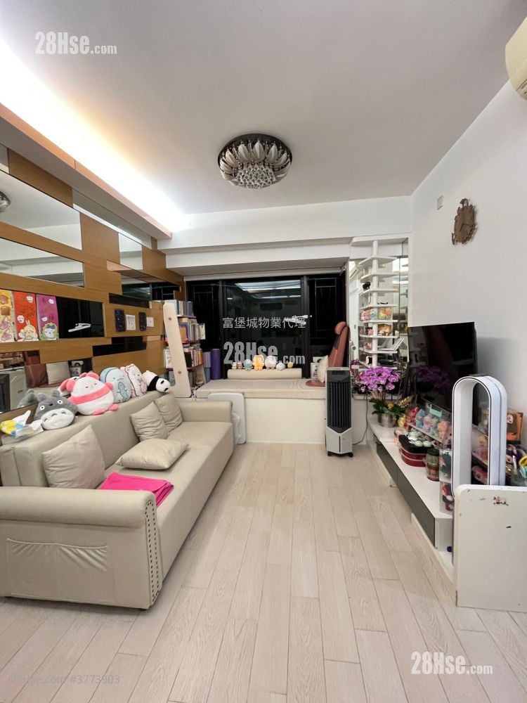 Castello Sell 2 Bedrooms , 1 Bathroom 556 ft²