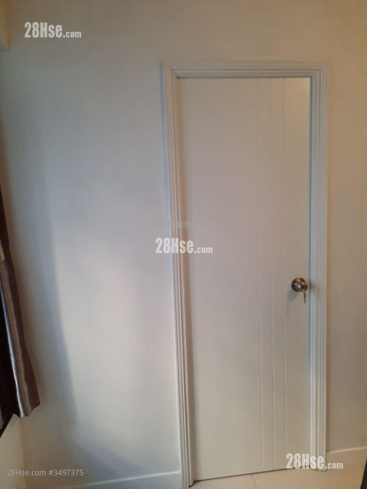 Tak Yue Mansion Sell 2 Bedrooms , 1 Bathroom 315 ft²