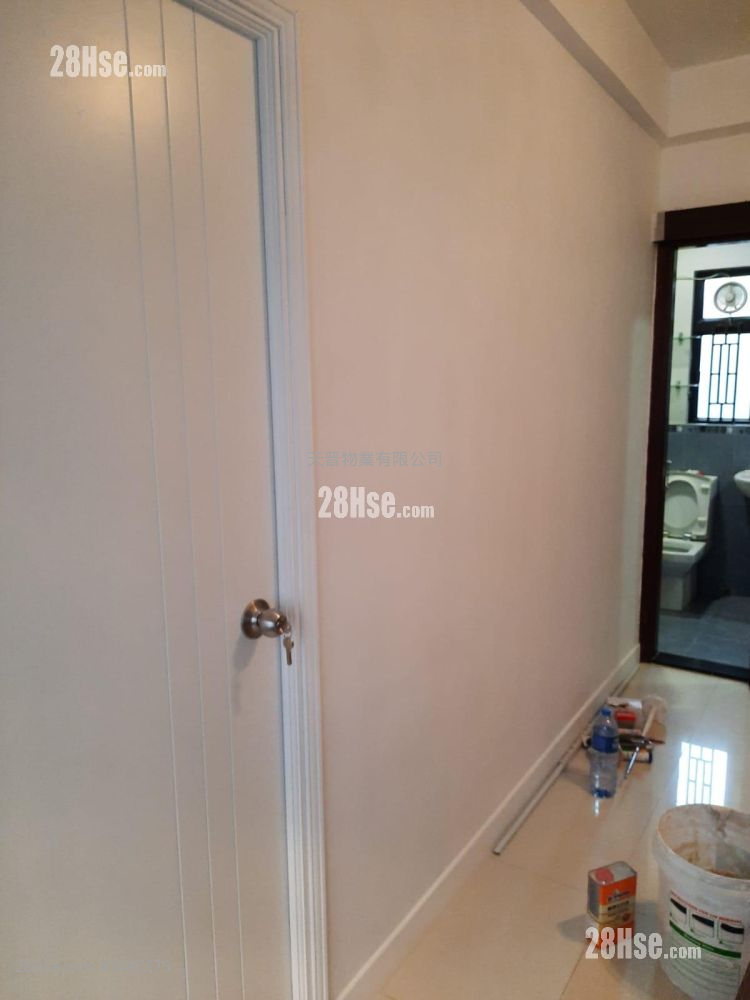 Tak Yue Mansion Sell 2 Bedrooms , 1 Bathroom 315 ft²