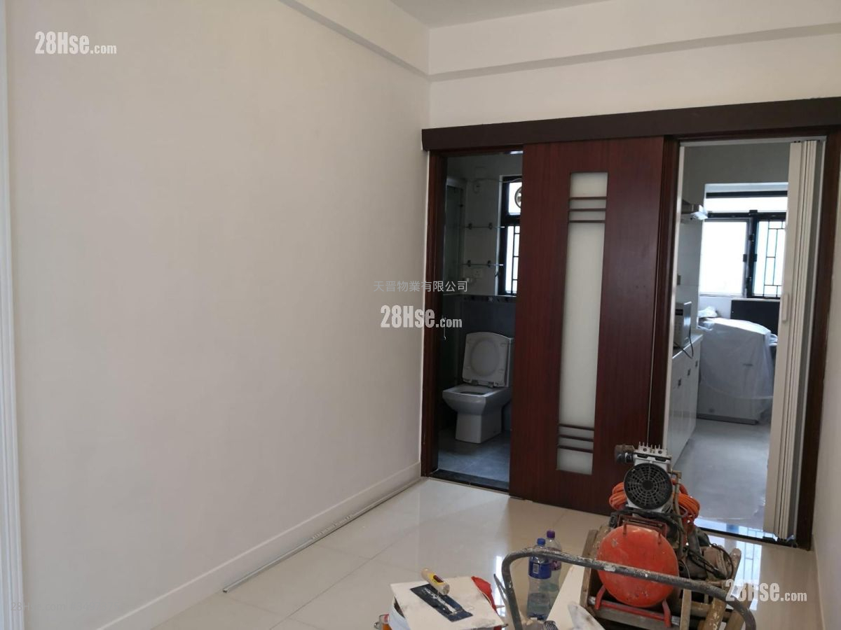Tak Yue Mansion Sell 2 Bedrooms , 1 Bathroom 315 ft²