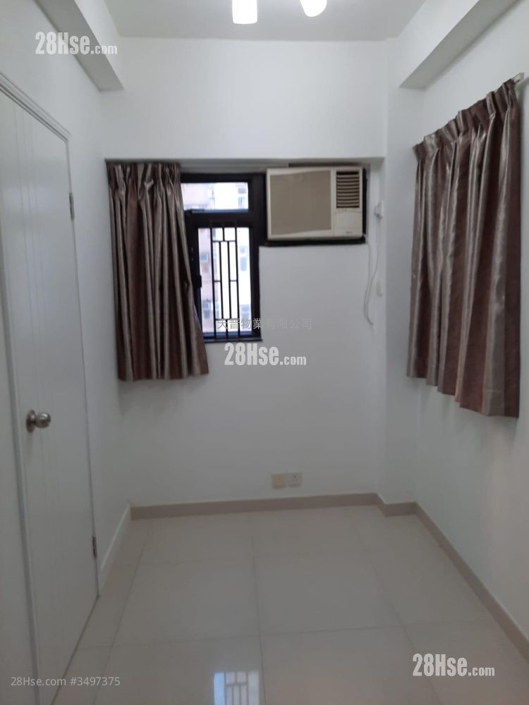 Tak Yue Mansion Sell 2 Bedrooms , 1 Bathroom 315 ft²