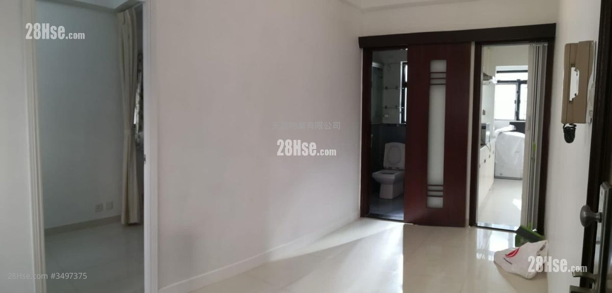 Tak Yue Mansion Sell 2 Bedrooms , 1 Bathroom 315 ft²