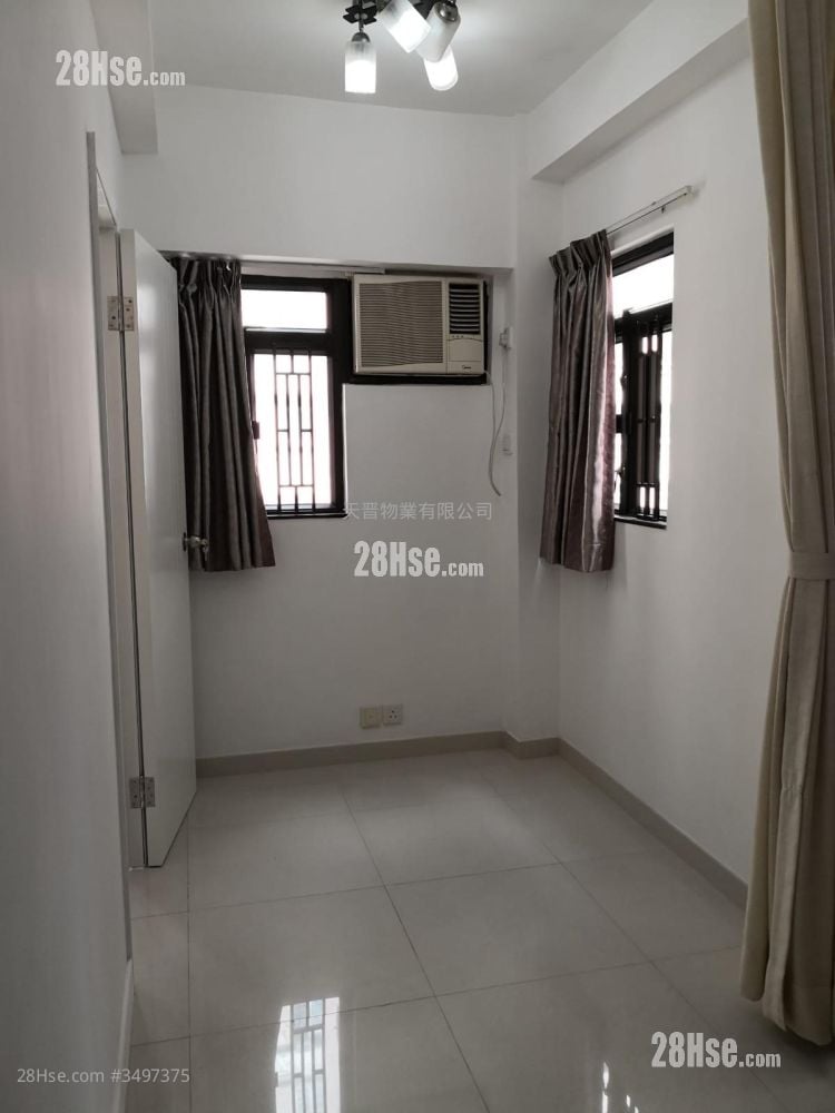 Tak Yue Mansion Sell 2 Bedrooms , 1 Bathroom 315 ft²