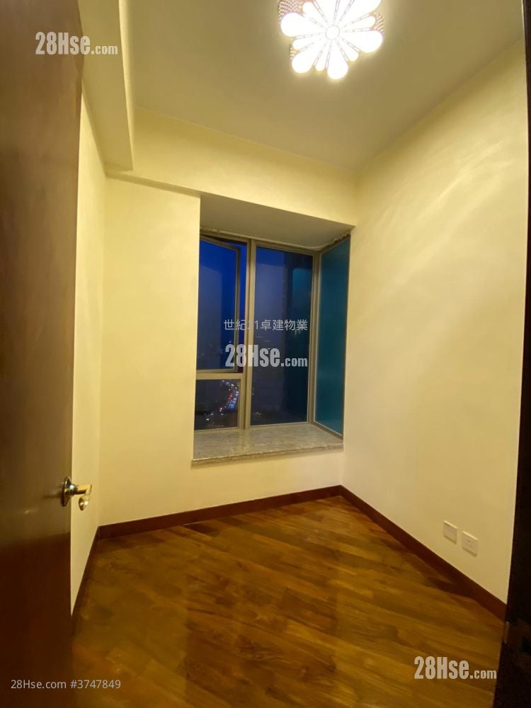 The Coronation Sell 2 Bedrooms , 1 Bathroom 601 ft²