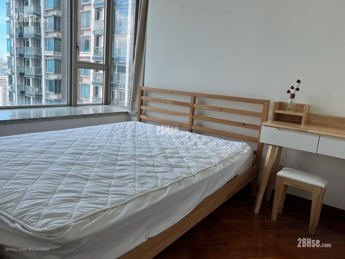 The Coronation Sell 2 Bedrooms , 1 Bathroom 601 ft²