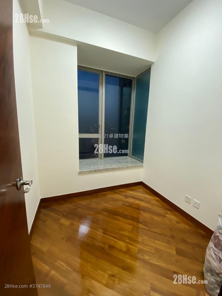 The Coronation Sell 2 Bedrooms , 1 Bathroom 601 ft²