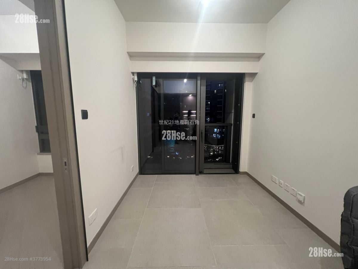 Silicon Hill Rental 291 ft²