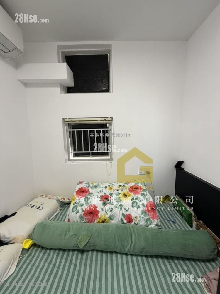 Choi Hing Court Sell 2 Bedrooms , 1 Bathroom 390 ft²