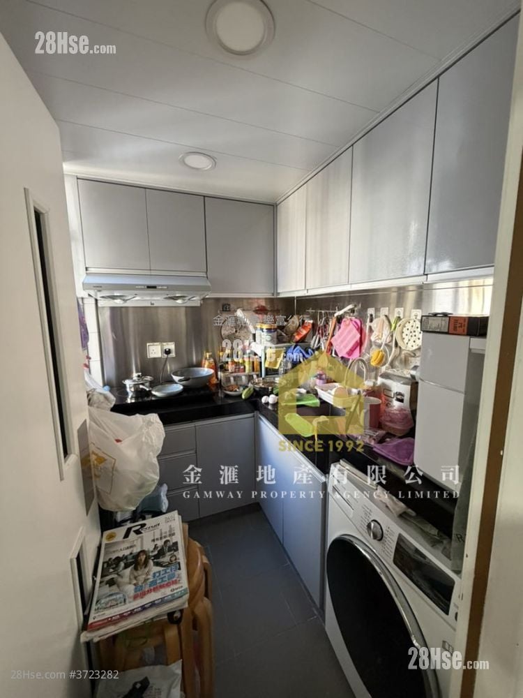 Choi Hing Court Sell 2 Bedrooms , 1 Bathroom 390 ft²