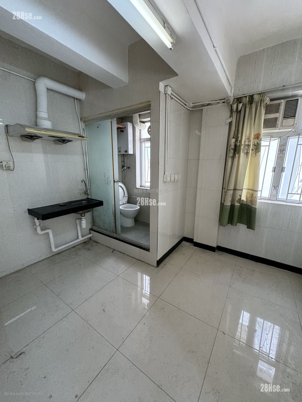 Chung Wo Building Rental 1 Bedroom 180 ft²
