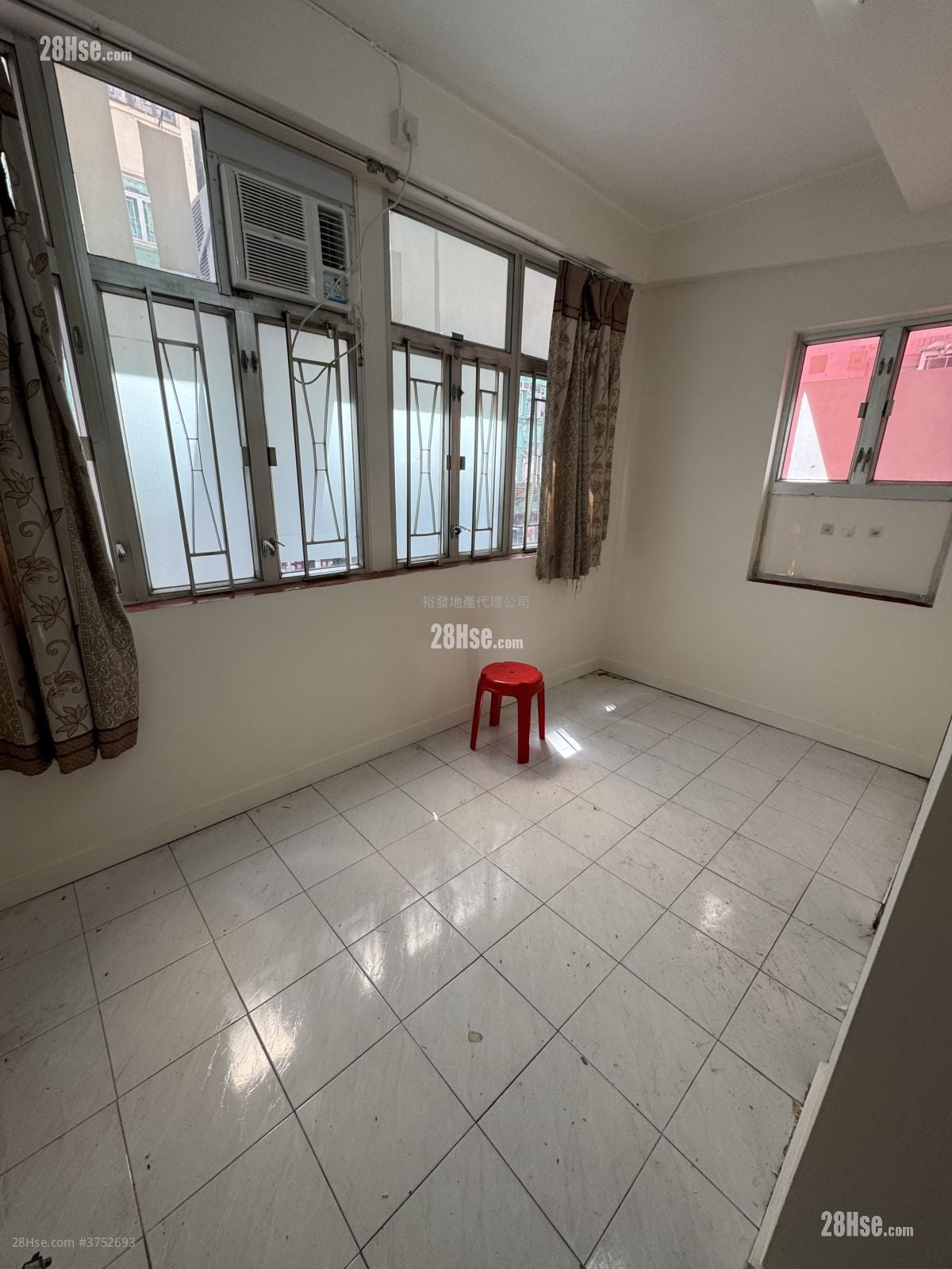 Chung Mei Building Rental Studio 130 ft²
