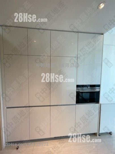 Crescent Green Sell Studio 300 ft²