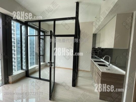 Crescent Green Sell Studio 300 ft²