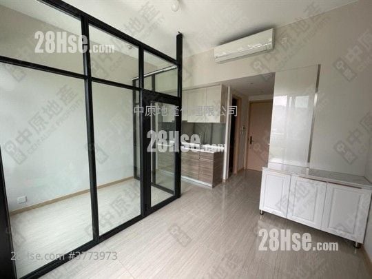 Crescent Green Sell Studio 300 ft²