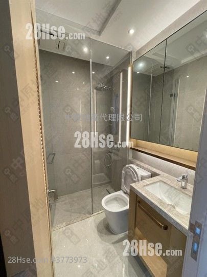 Crescent Green Sell Studio 300 ft²