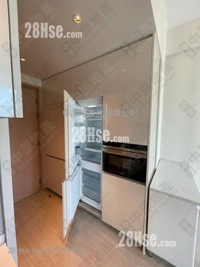 Crescent Green Sell Studio 300 ft²