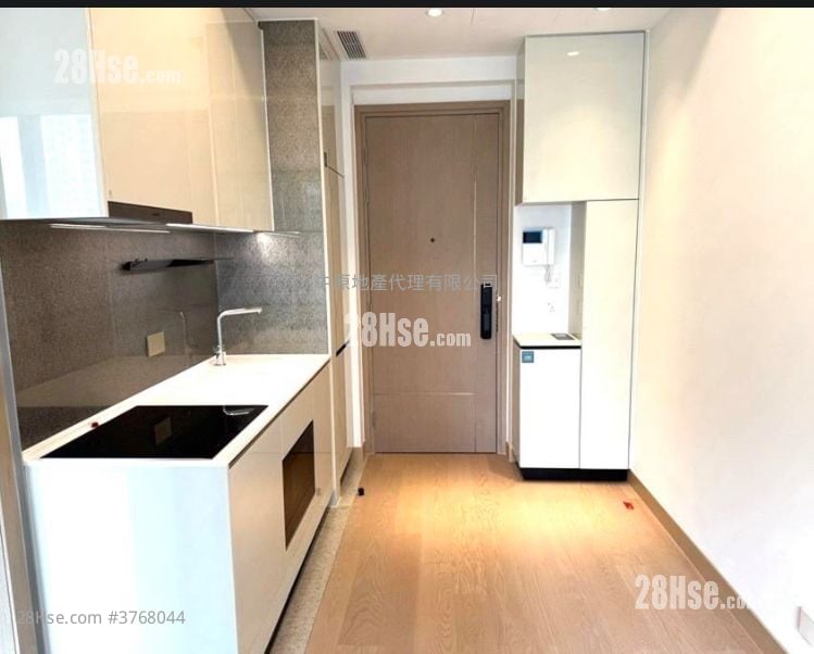 Seasons Place 售盘 1 房 323 平方尺