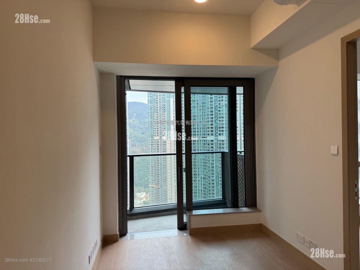 Seasons Place 售盘 1 房 , 1 浴室 323 平方尺