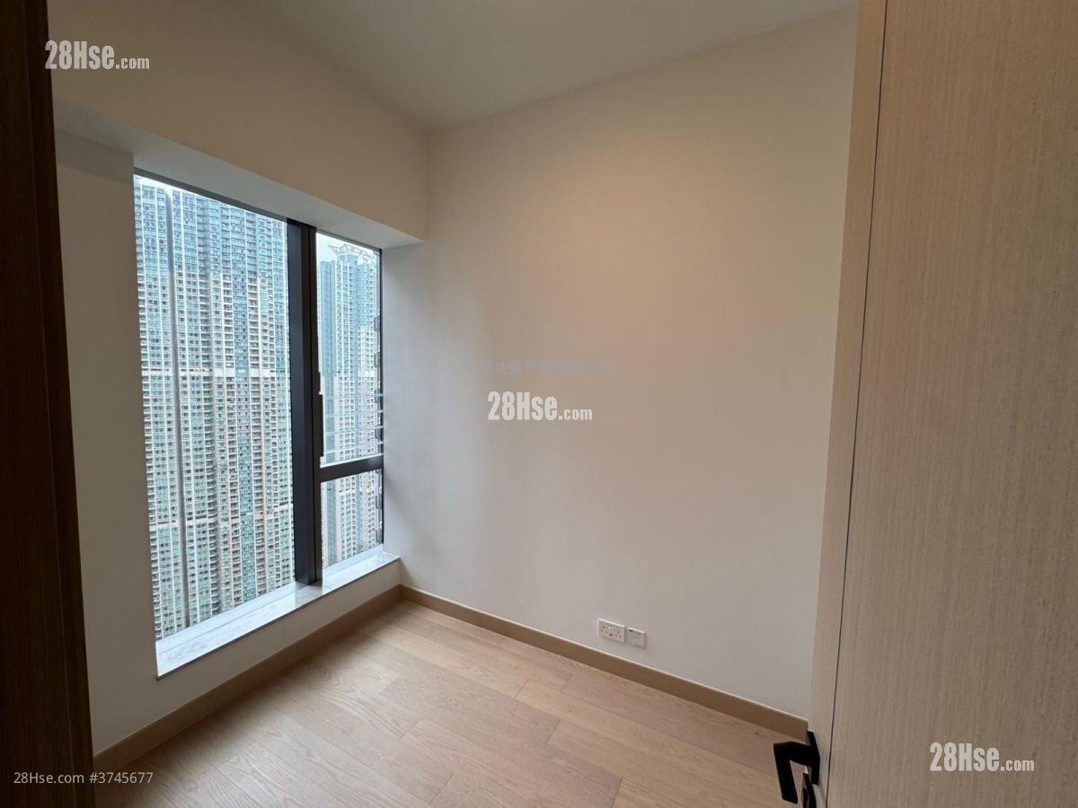 Seasons Place 售盘 1 房 , 1 浴室 323 平方尺