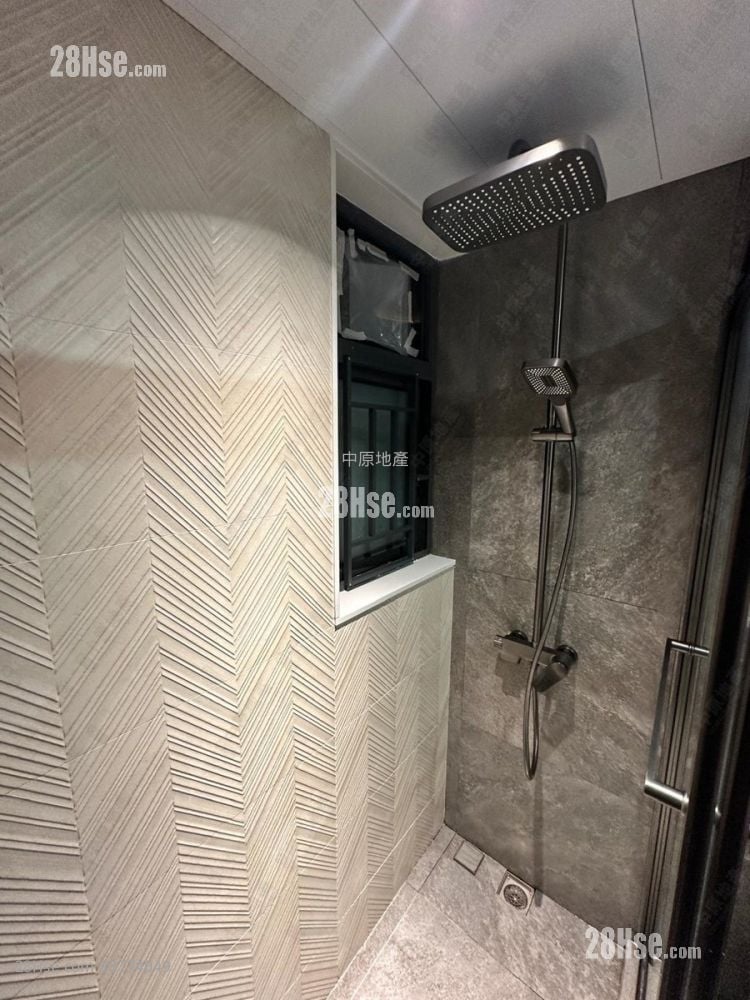 Park Signature Sell 3 Bedrooms 786 ft²